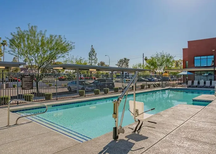 Prime Location With Balcony Pool Gym Wd Parking Appartamento