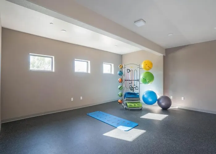 Prime Location With Balcony Pool Gym Wd Parking Appartamento