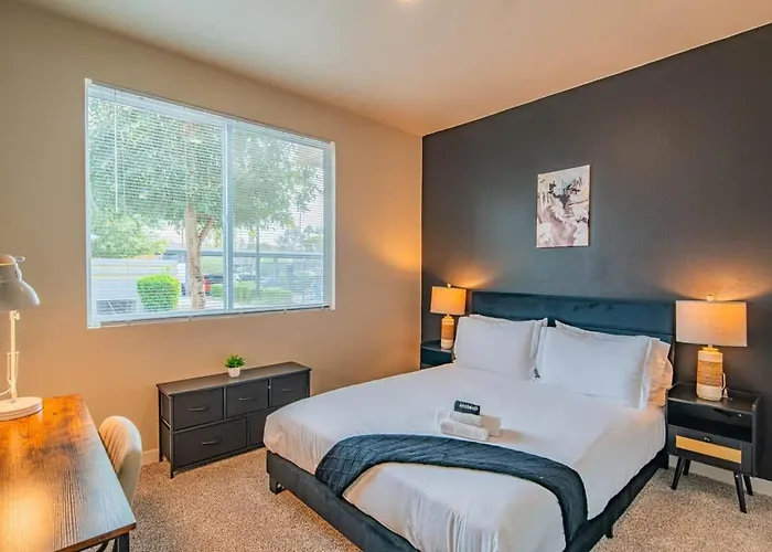 Apartment Prime Location With Balcony Pool Gym Wd Parking *