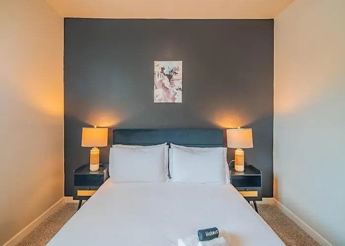 Prime Location With Balcony Pool Gym Wd Parking Appartamento