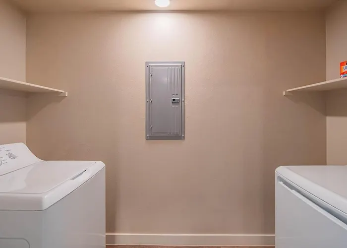 Prime Location With Balcony Pool Gym Wd Parking Appartamento Tempe